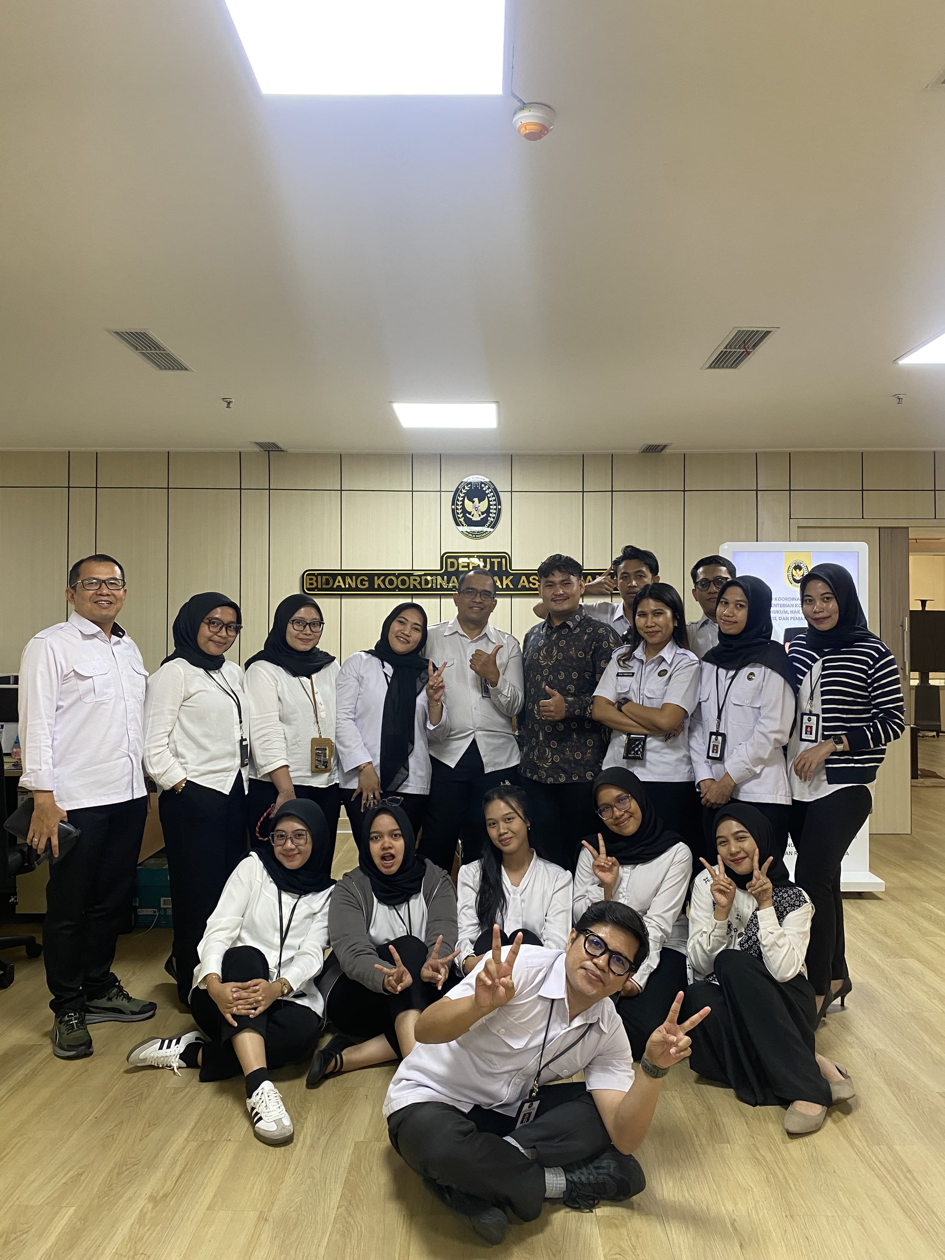 Dokumentasi suasana lingkungan kerja selama menjalani internship di Kementerian Koordinator Bidang Hukum, Hak Asasi Manusia, Imigrasi, dan Pemasyarakatan.