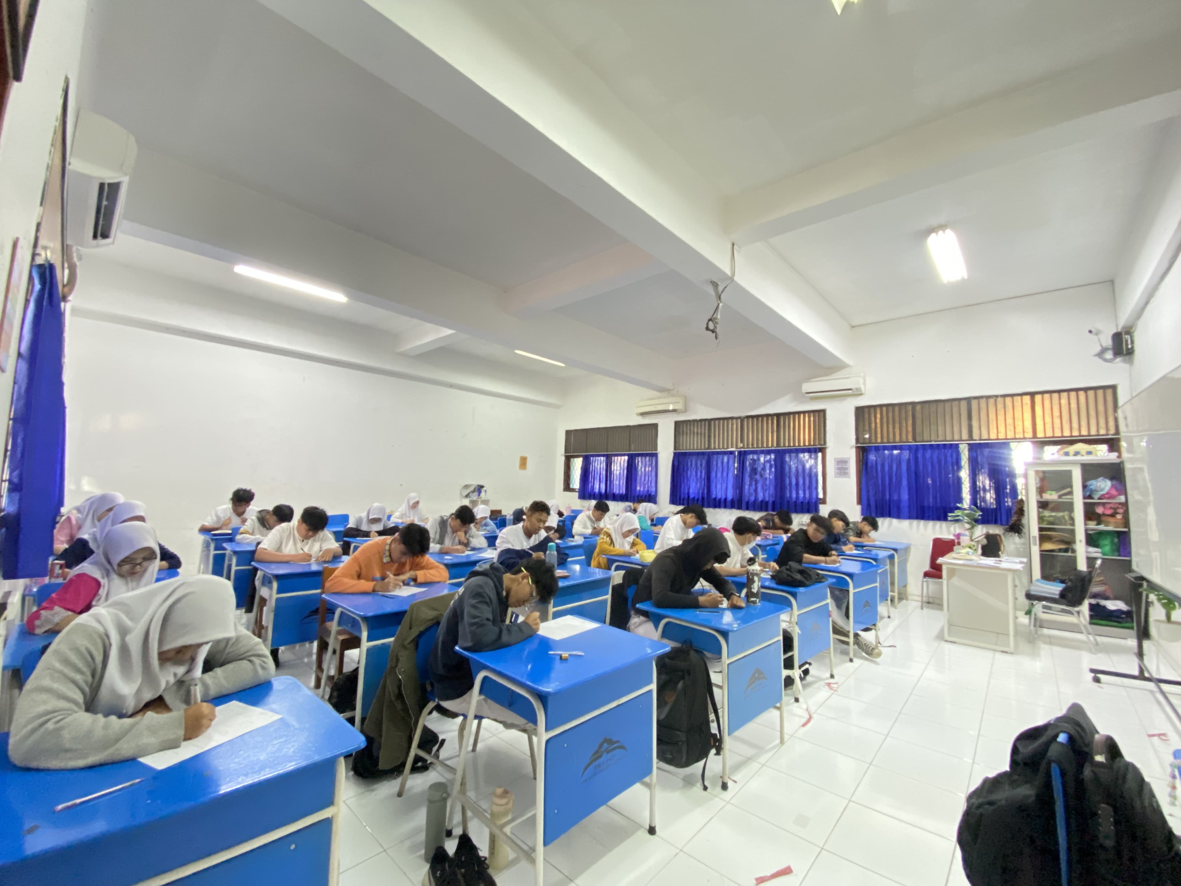 Dokumentasi suasana kelas selama pengalaman psychological assessment bersama Rajawali Counseling Indonesia.